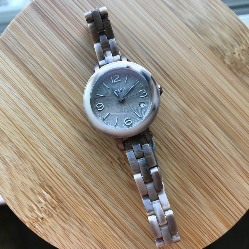 Fossil watch in alpine horn color! Unique!